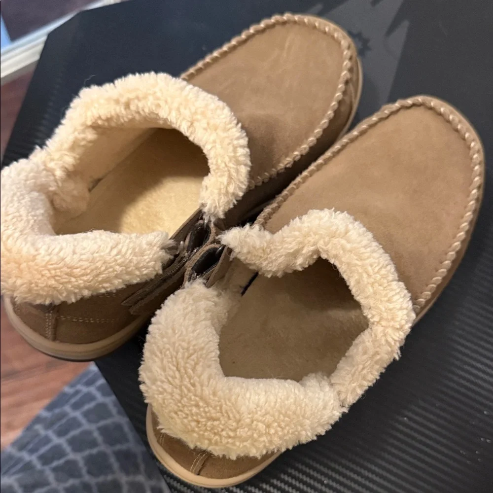 Cozy Women's Tan Slip-On Slippers - Picture 5 of 8